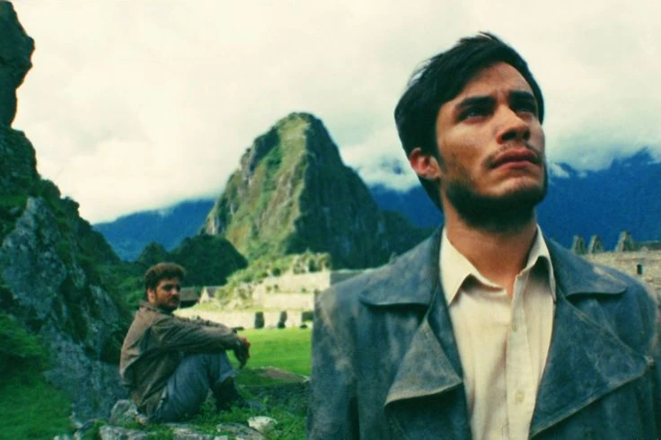 A film still from The Motorcycle Diaries, with two men at Machu Picchu.